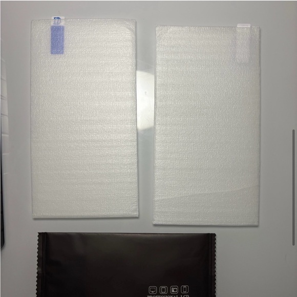 Pink iPhone 16 (6.1 in) Case with screen protector and camera protector - Picture 5 of 10